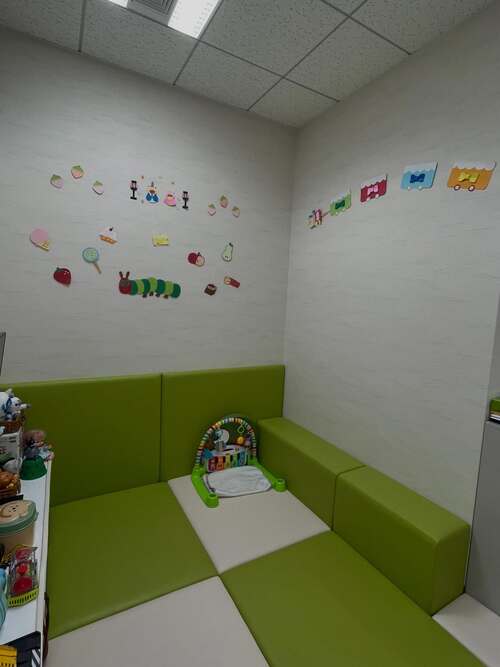 当院の診療時に、お子さんのお預け先が無い場合や、お留守番はまだ出来ないなど…当院のキッズルームを活用してください